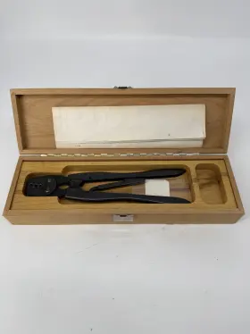 Amp 220066-1 Crimp Tool
