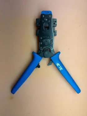 4-1579014-0 Amp Te Connectivity / Crimping Tool With Die
