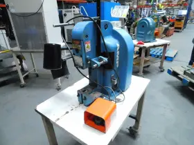 565435-5 Amp Crimping Press M7477