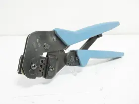 354940-1 Amp 58564-1 Die 16 - 22 Awg And Frame Hand Crimp Tool