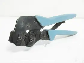 354940-1 Amp 58614-1 Die 18 - 24 Awg And Frame Hand Crimp Tool