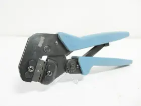 354940-1 Amp 58637-2 Die 14 - 20 Awg And Frame Hand Crimp Tool