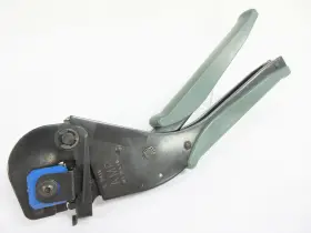 58078-3 Amp 90390-3 Hand Crimp Tool And # 18-22 Awg Faston Te Connectivity Ii