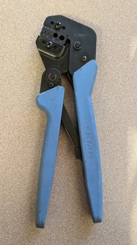 E-9825 Amp E9825 Crimping Tool
