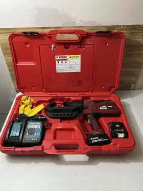 46lws Burndy Patriot 15-ton C-head Crimper With 2 Batteries And Car Charger