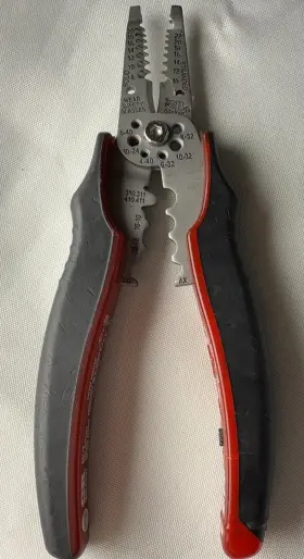 Gst-70 Gardner Bender Circuit Alert Wire Stripper Crimper 8-20 Awg