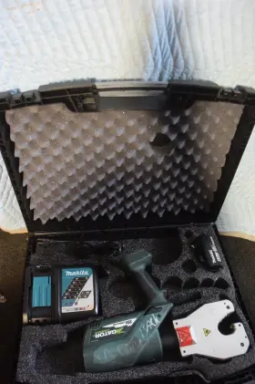 Ek06atcl Greenlee Quad Point Dieless Crimper Model 18v Li-ion
