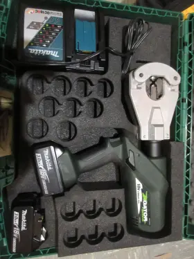 Ek06ftl Greenlee Quad Point Dieless Crimper Model 18v Lip-ion 2 3.0 Batteries
