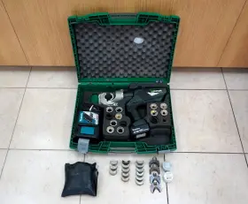 Ek1230lx Greenlee Battery Crimper 12 Ton With Case Charger And Dies