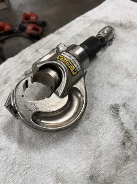 Ep-410ht Huskie Tools Titanium Remote C-head Hydraulic Compression Crimp Head