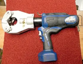 Rec-b6750 Huskie 6.2 Ton Flip Top Dieless Crimping Tool- 14.4 Volt