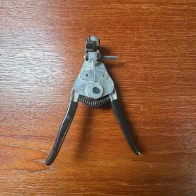 K-1853 Ideal Inc. K-1843 Vintage Stripmaster Wire Stripper With Black Grips Made In Usa