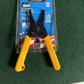 Idi45121 Ideal Industries 45-121 T R Stripper For 14-24 Solid And 16-26 Stranded Wires