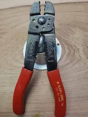 Klein Tools 092644744006 Wire Stripper Cat. No. 1000 Red Handle Electrician Pliers Tool