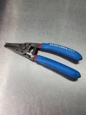 11057 Klein Tools Wire Stripper And Cutter For 20-30 Awg Solid 22-32
