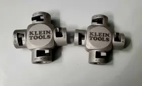 21051-21050 Klein Tools Large Cable Strippers 21050 21051