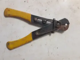 101-s Miller Tool Co. Vintage Usa 100 W Springs Yellow Handle Wire Stripper