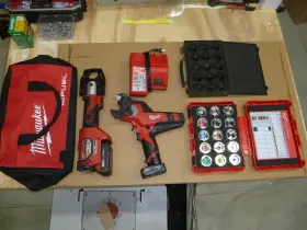 2679-20 Milwaukee 2679-22 M18 Force Logic 600 Mcm Crimper Kit With Extras