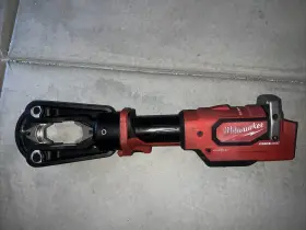 2879-20 Milwaukee M18 Force Logic 15t Crimper Tool Only Read