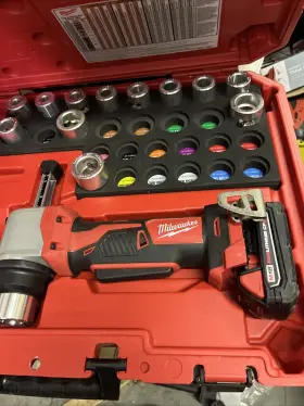 2935x-21 Milwaukee M18 Cable Stripper Kit 2 Batteries Charger