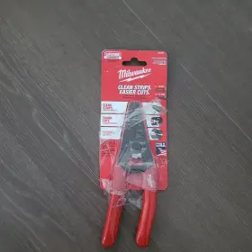 Milwaukee Mt702 Wire Stripper 8-18 Awg 10-20 6-32 And 8-32 Bolt Shears Red