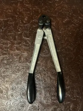 Qcr-3n Qest Crimper 1/2 Inch Crimping Pliers Tool. In Great Shape. Pex