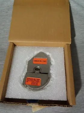 11822 Thomas & Betts And Upper Lower Crimping Die Set