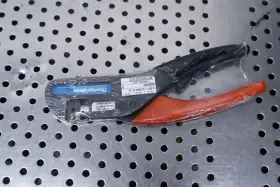 Gsc-128 Thomas & Betts Wt-400 And Hand Crimper Tool Use On Blue Colored