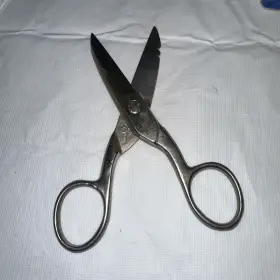 175e5 Wiss Vintage 5 1/4 Inch Electricians Scissors With Serrated Bottom