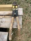 Burndy MD6 Hytool Hand Operated W/W249-EE1-11A 250AI Dies Grooves 9,000 Pounds Used. Price: $164.00.